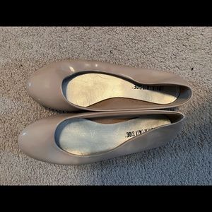 Womens size 7 nude flats